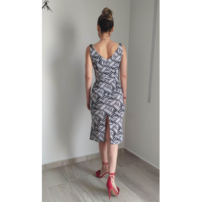 "Gaia" It's cut out in pencil form with V-neck and open v-back , also has a back and front slit. It fits perfect  for Argentine tango, Julietta a mano