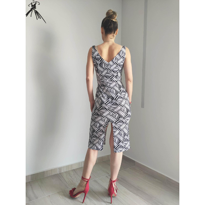 "Gaia" It's cut out in pencil form with V-neck and open v-back , also has a back and front slit. It fits perfect  for Argentine tango, Julietta a mano